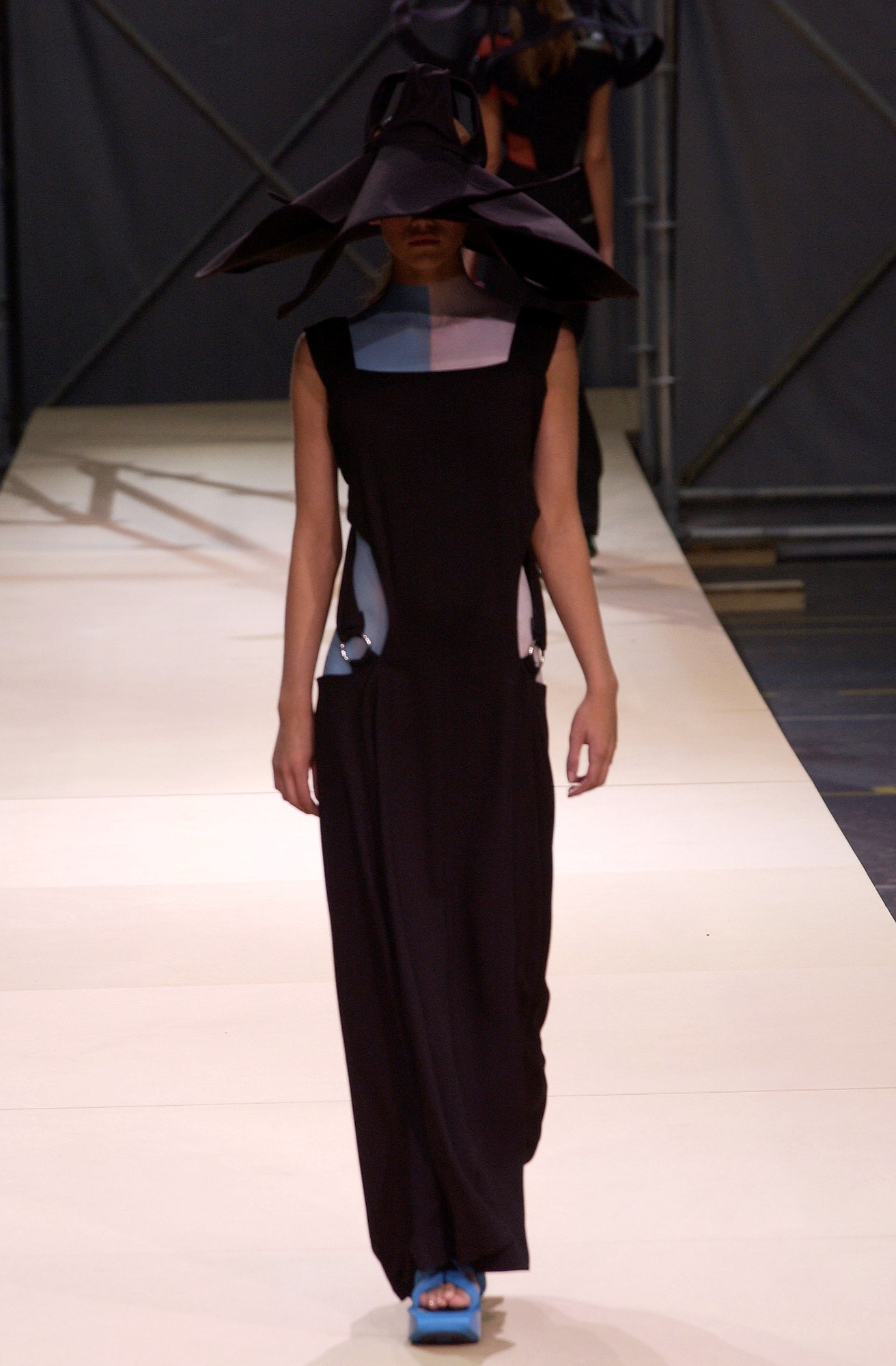 Yohji Yamamoto S/S 04 Look 21