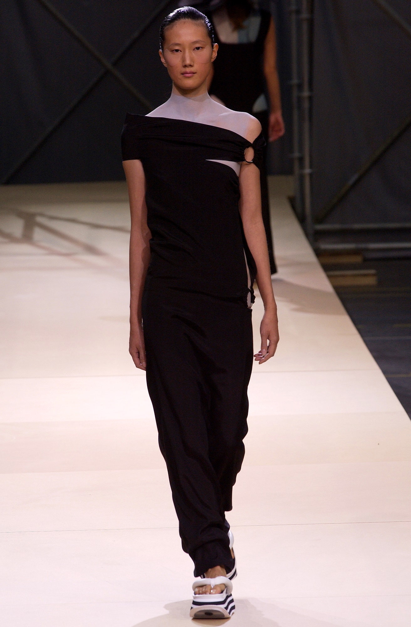 Yohji Yamamoto S/S 04 Look 22