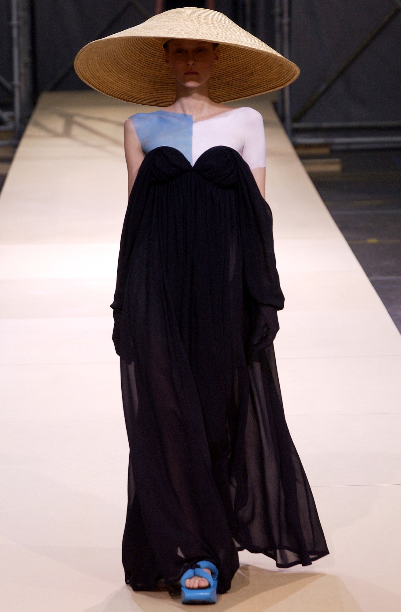 Yohji Yamamoto S/S 04 Look 25