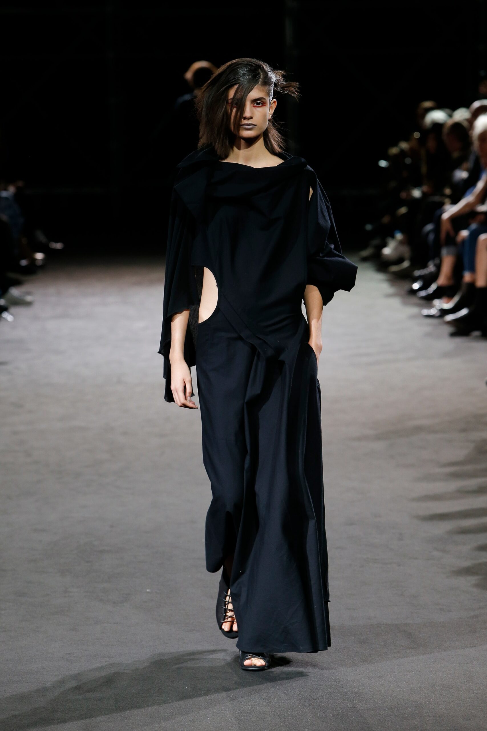 Yohji Yamamoto S/S 19 Look 25