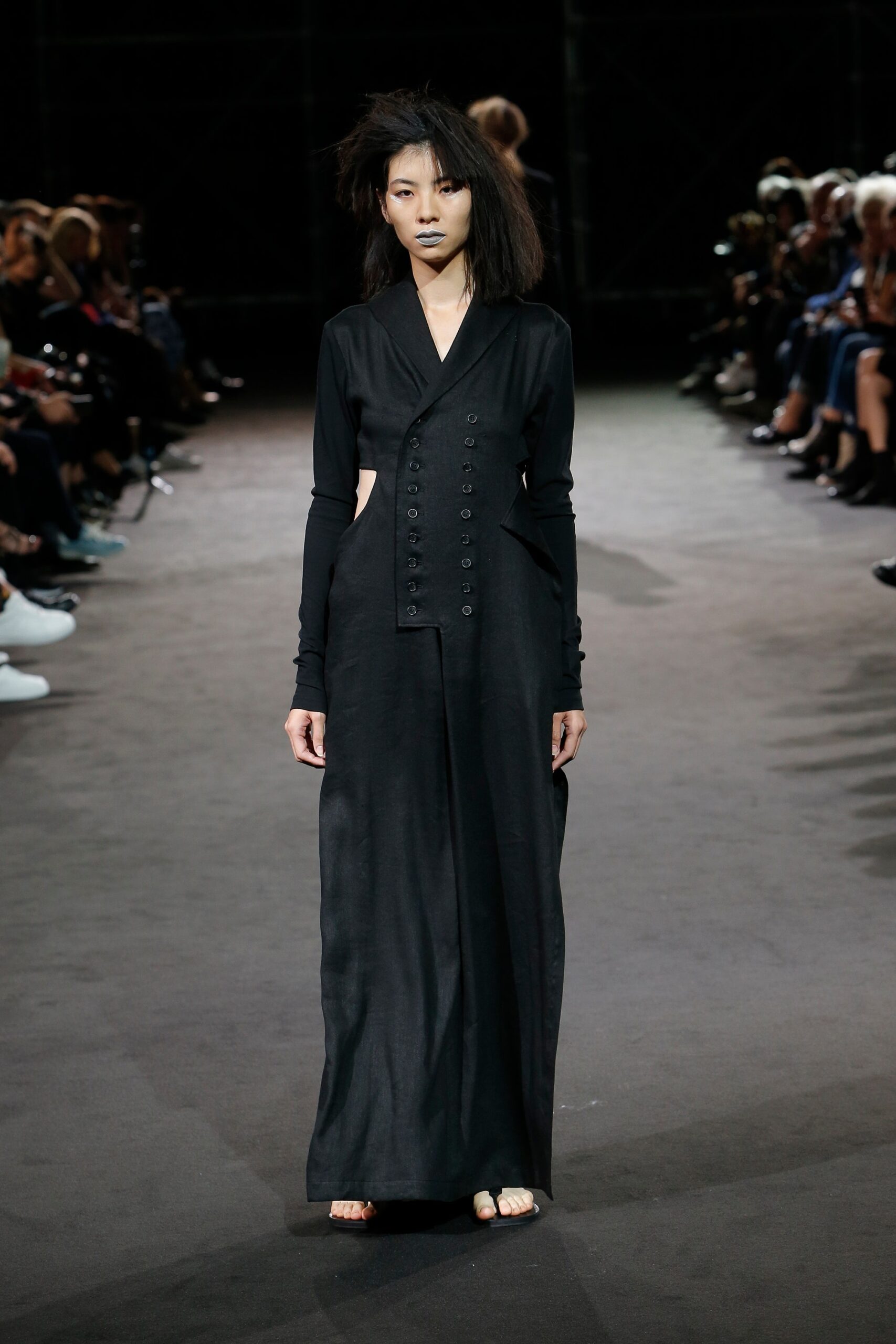 Yohji Yamamoto S/S 19 Look 32
