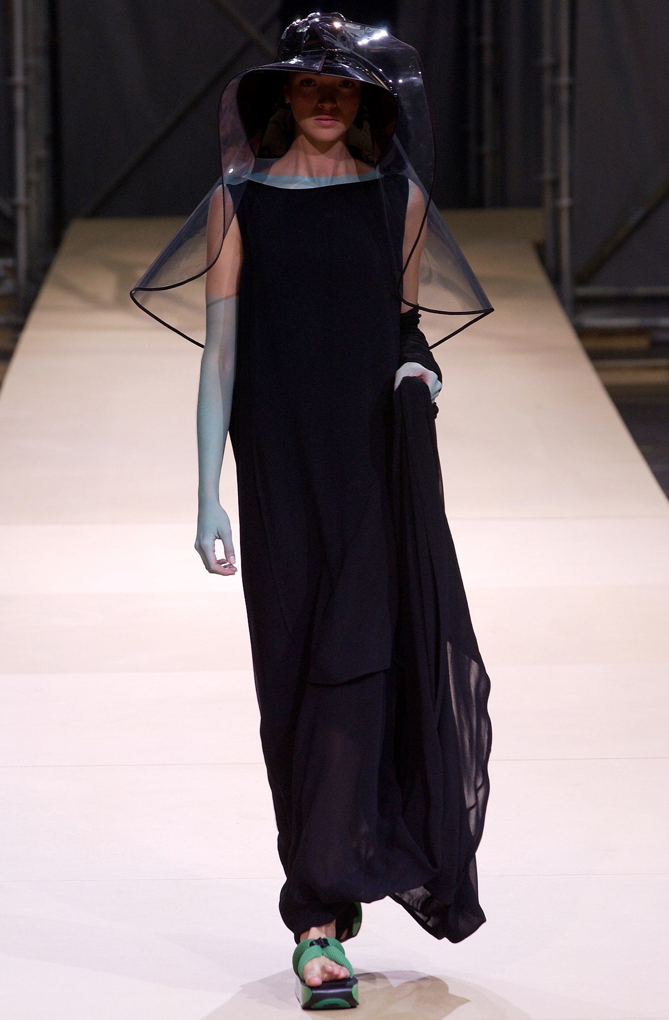 Yohji Yamamoto S/S 04 Look 37