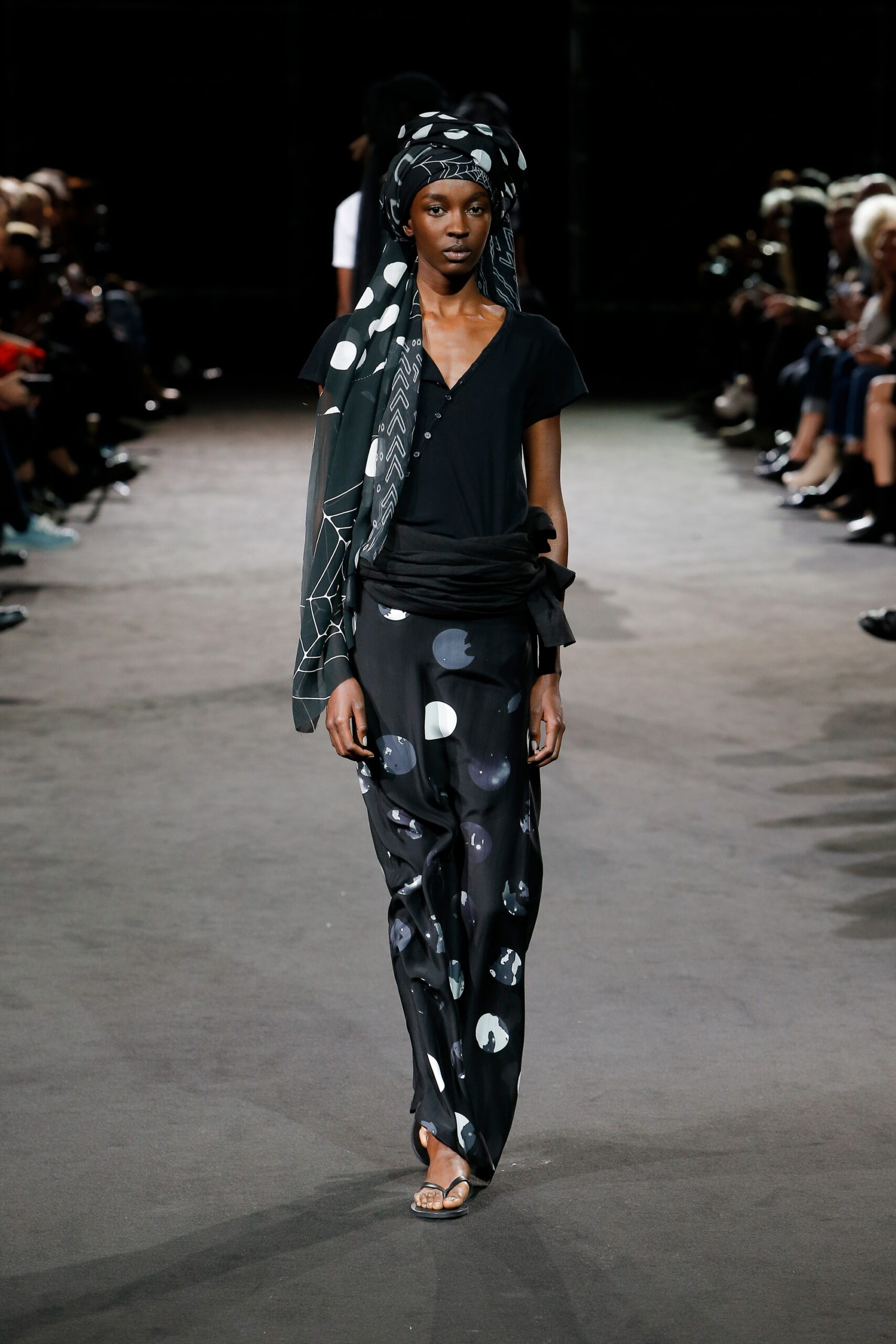 Yohji Yamamoto S/S 19 Look 39