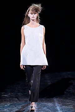 Yohji Yamamoto S/S 01 Look 32