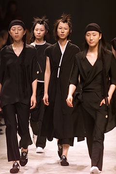 Yohji Yamamoto S/S 02 Look 15