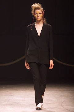 Yohji Yamamoto S/S 02 Look 17