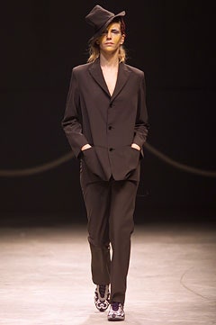 Yohji Yamamoto S/S 02 Look 18