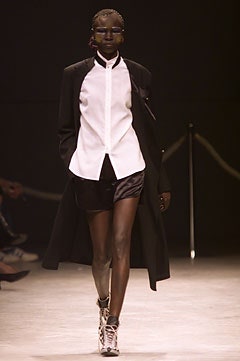 Yohji Yamamoto S/S 02 Look 25