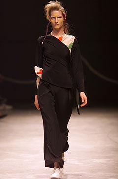 Yohji Yamamoto S/S 02 Look 31