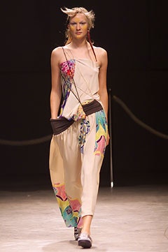 Yohji Yamamoto S/S 02 Look 32