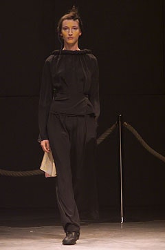 Yohji Yamamoto S/S 02 Look 34