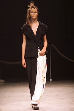 Yohji Yamamoto S/S 02 Look 36
