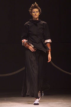 Yohji Yamamoto S/S 02 Look 42