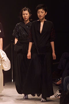 Yohji Yamamoto S/S 02 Look 45