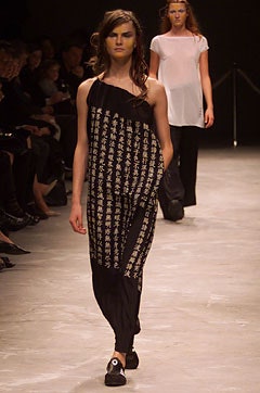 Yohji Yamamoto S/S 02 Look 49