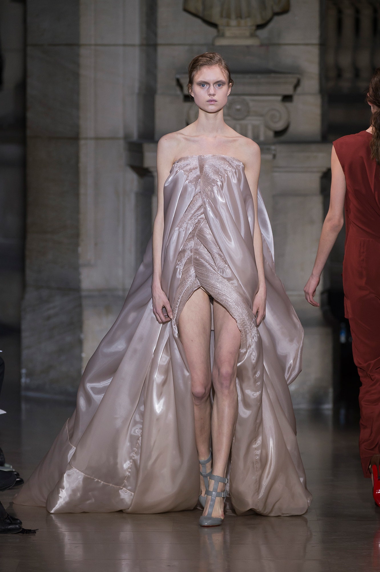 Yiqing Yin S/S 16 Couture Look 20