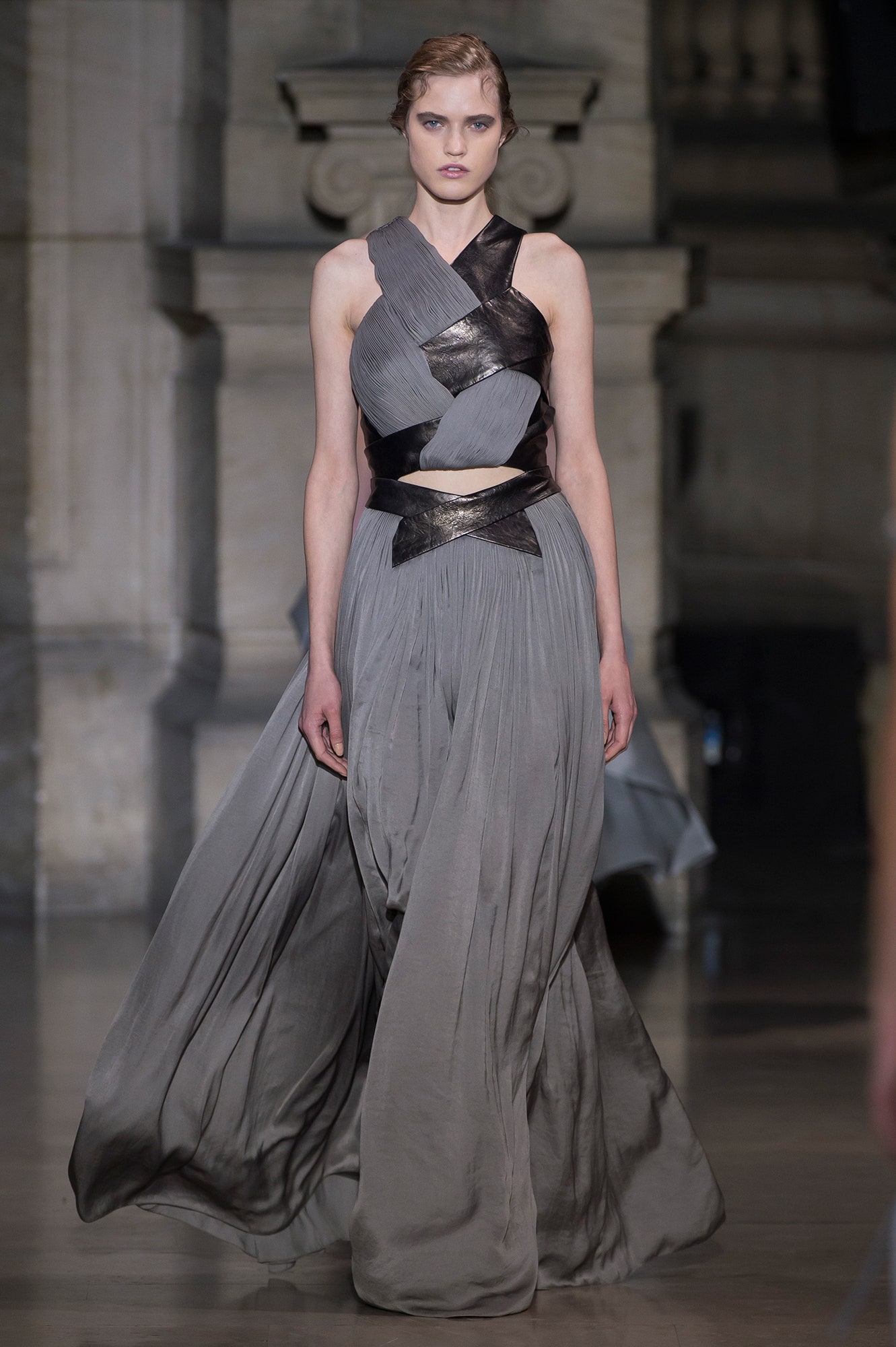 Yiqing Yin S/S 16 Couture Look 23