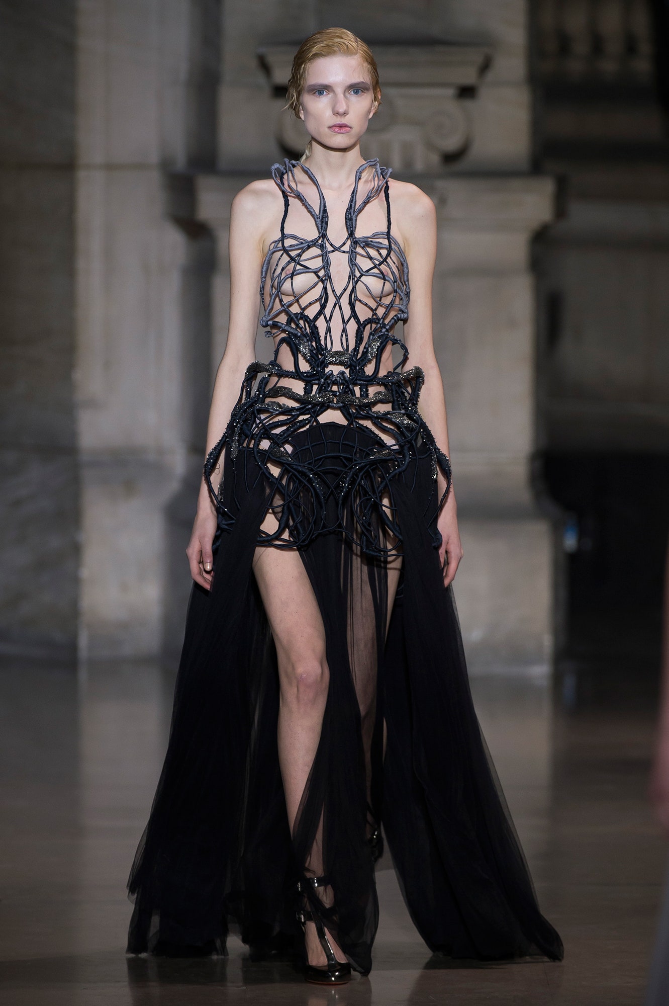 Yiqing Yin S/S 16 Couture Look 24