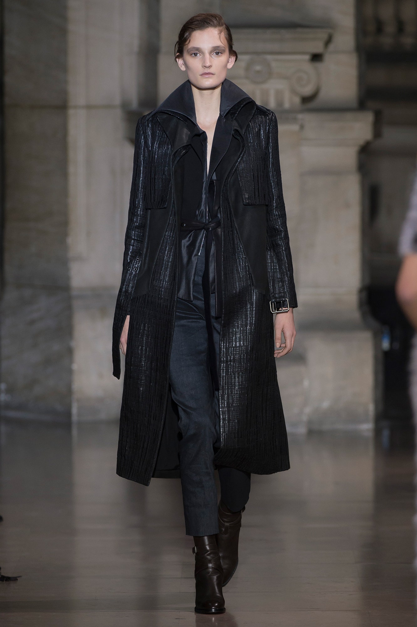 Yiqing Yin S/S 16 Couture Look 27