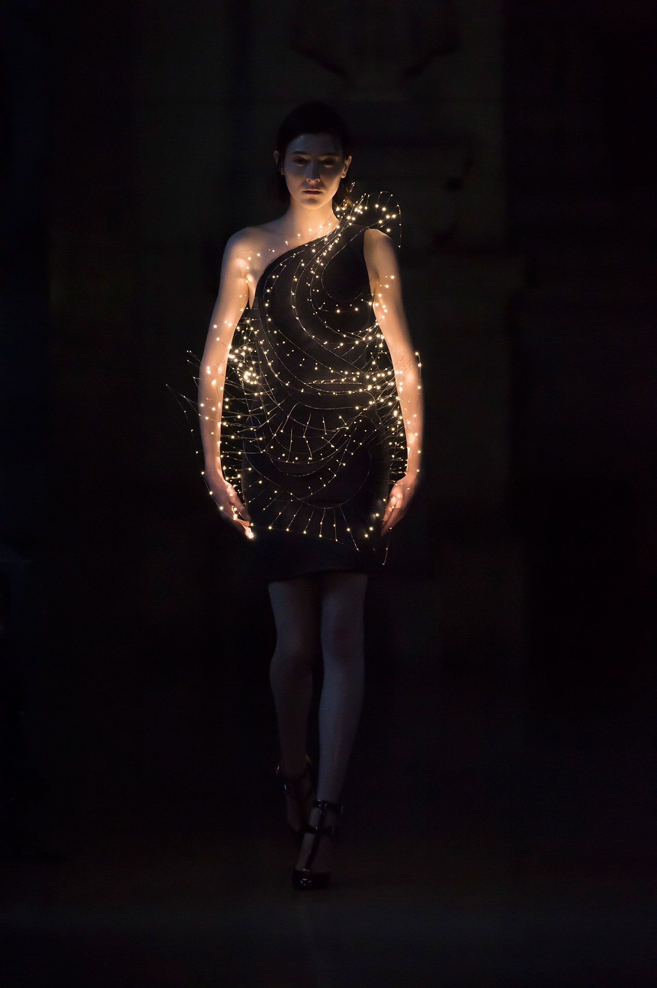 Yiqing Yin S/S 16 Couture Look 29
