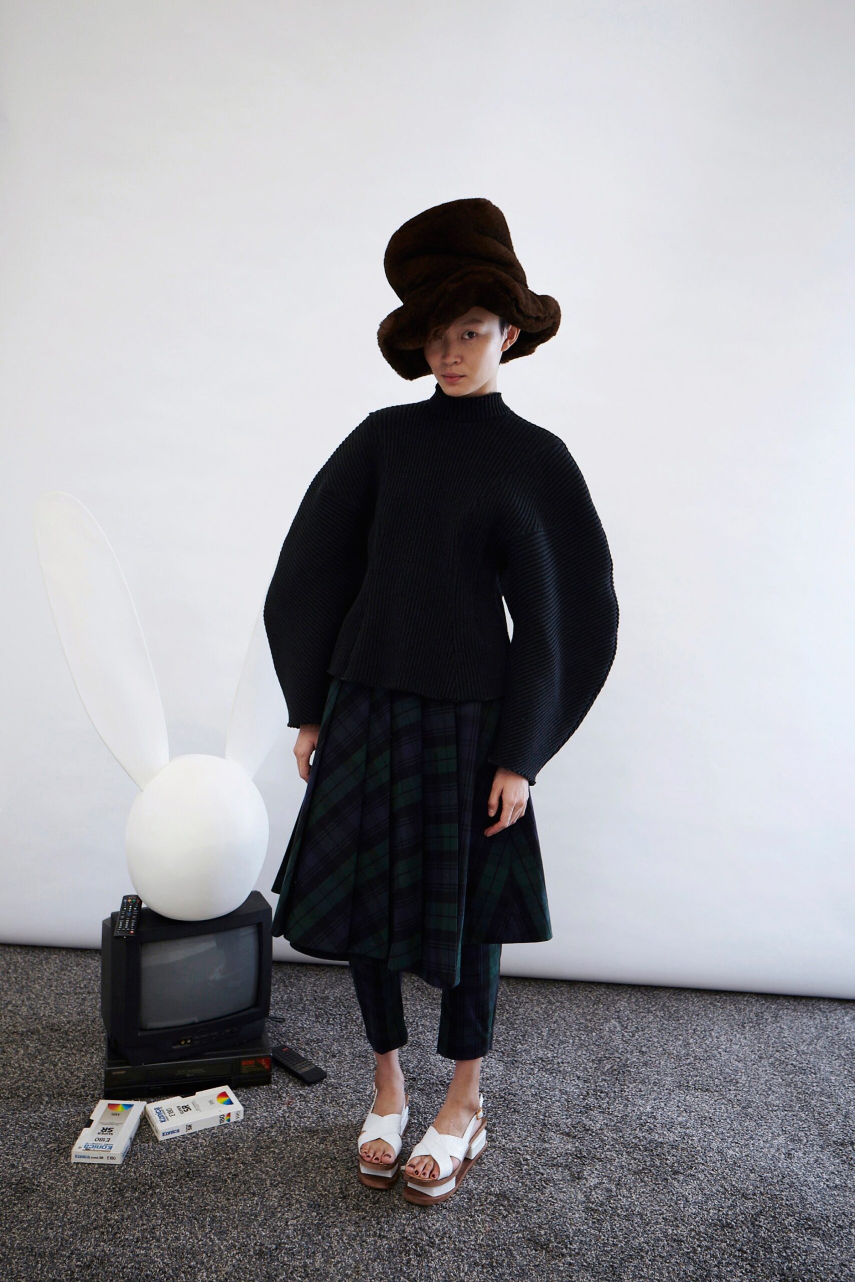 A.W.A.K.E. MODE F/W 16 Look 230