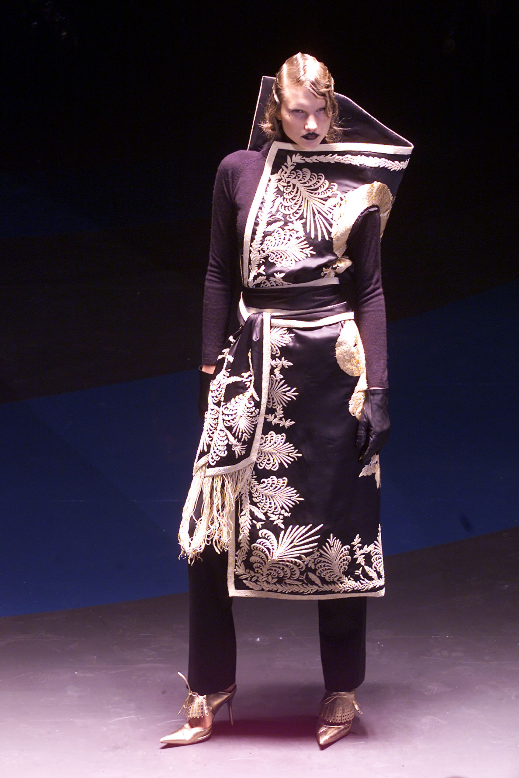 Alexander McQueen F/W 01 Look 35