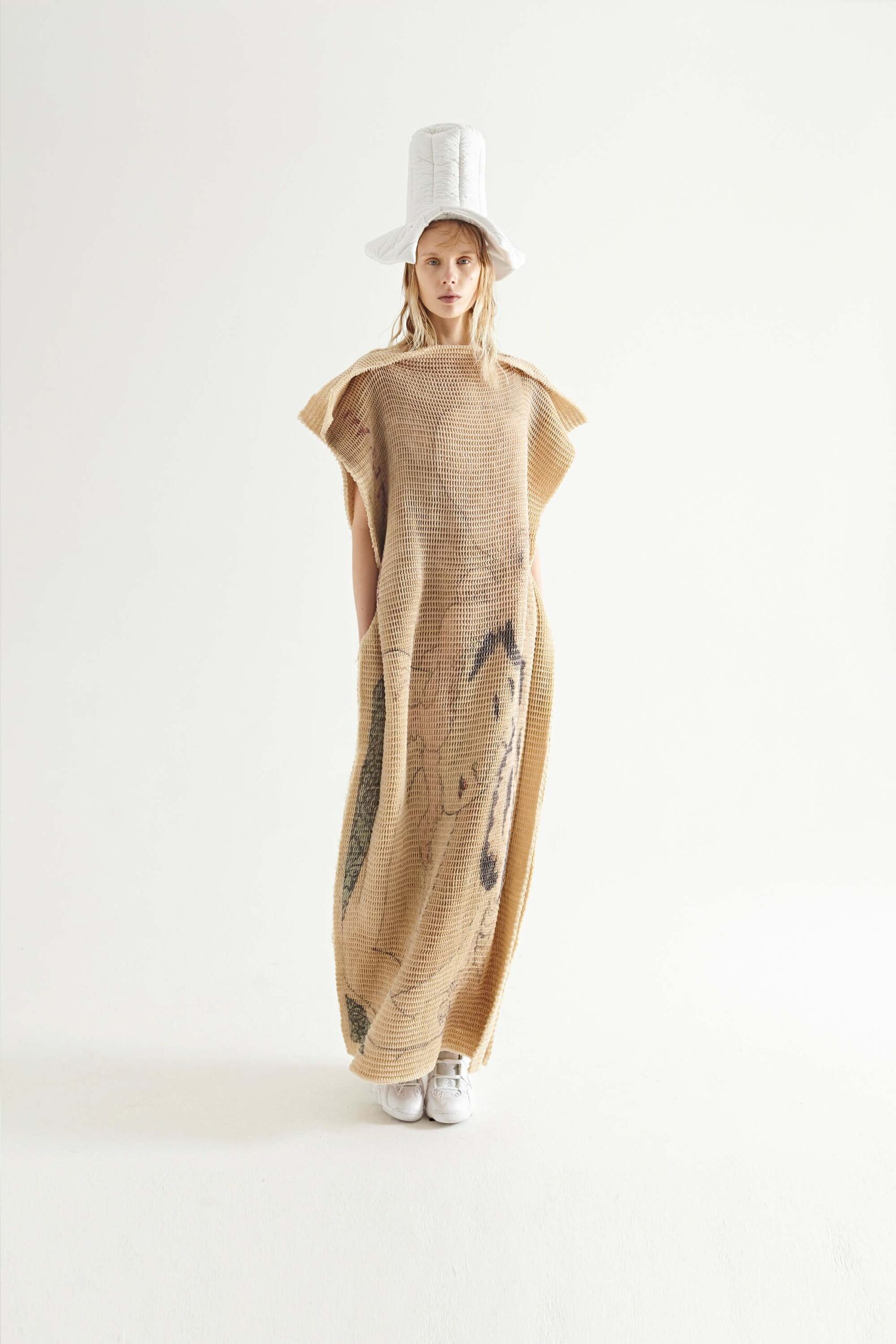 A.W.A.K.E. MODE F/W 17 Look 542