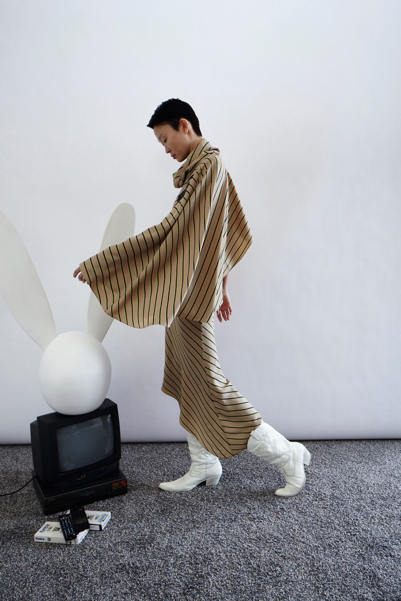 A.W.A.K.E. MODE F/W 16 Look 335