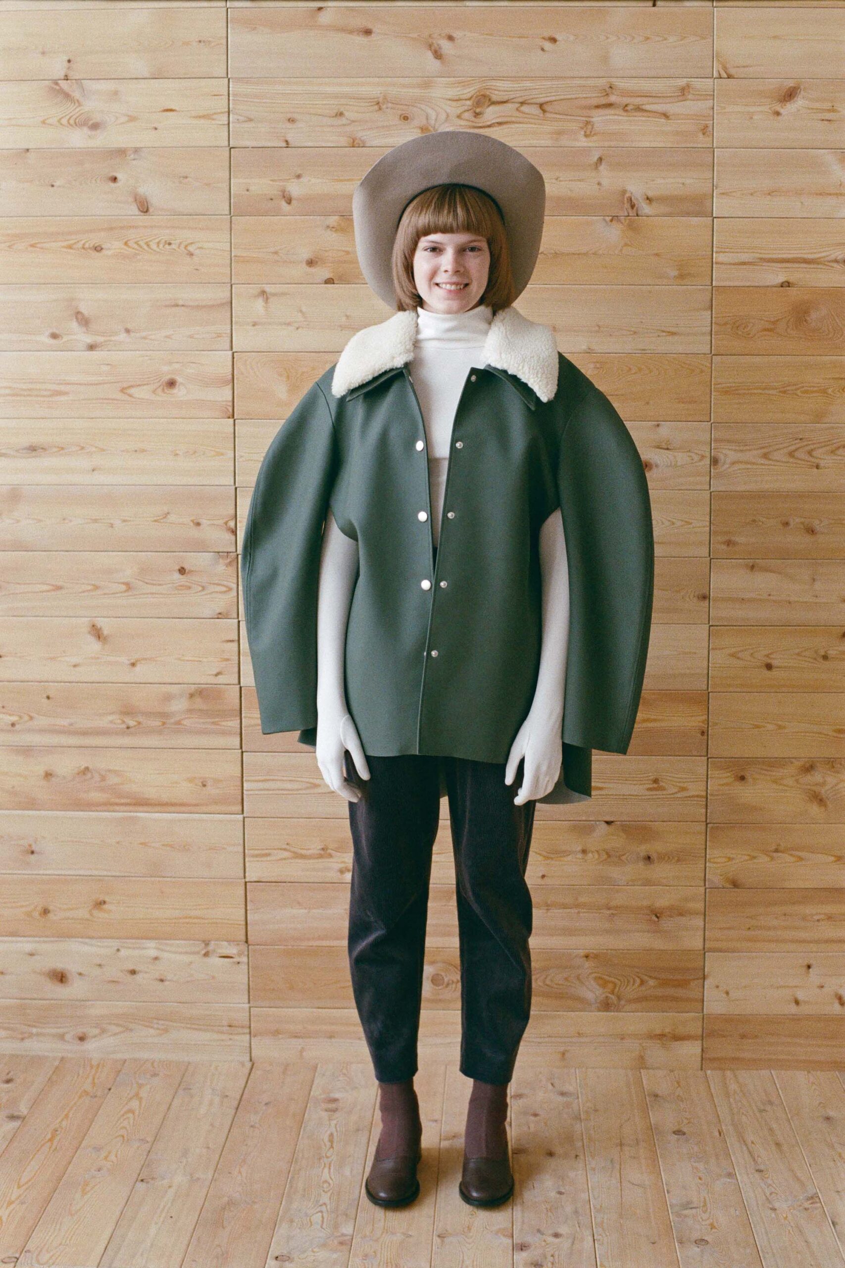 A.W.A.K.E. MODE F/W 18 Look 833