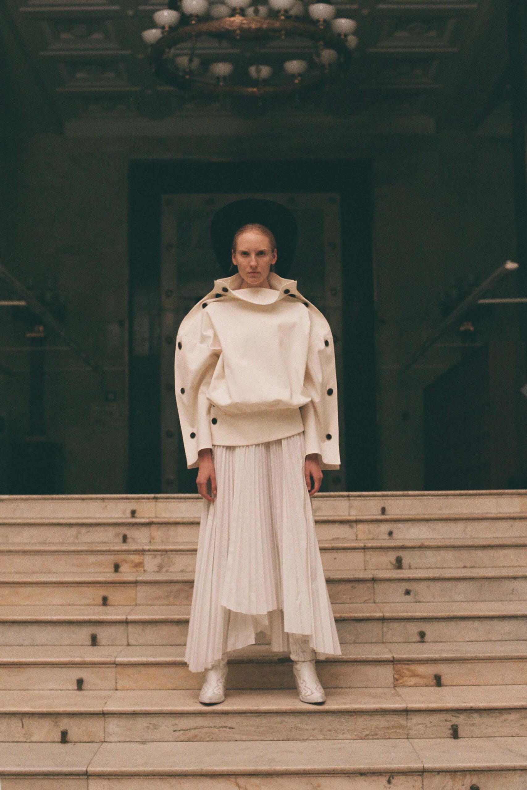 A.W.A.K.E. MODE F/W 18 Look 834