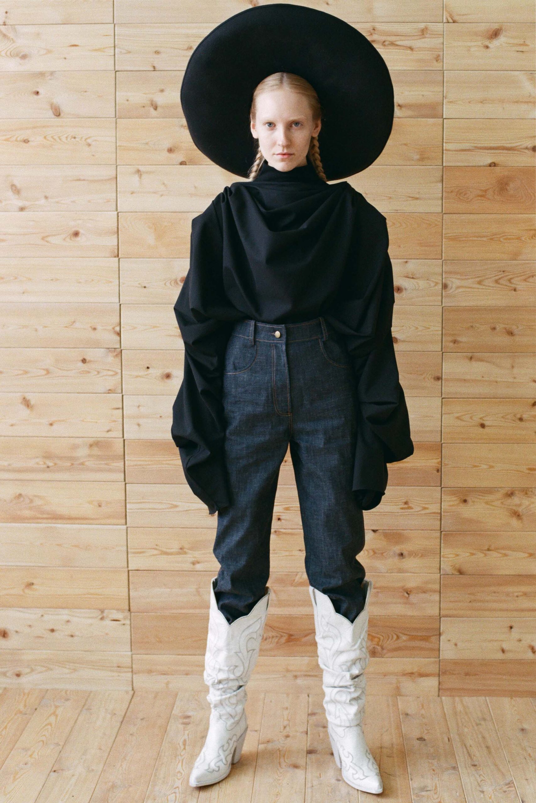 A.W.A.K.E. MODE F/W 18 Look 882