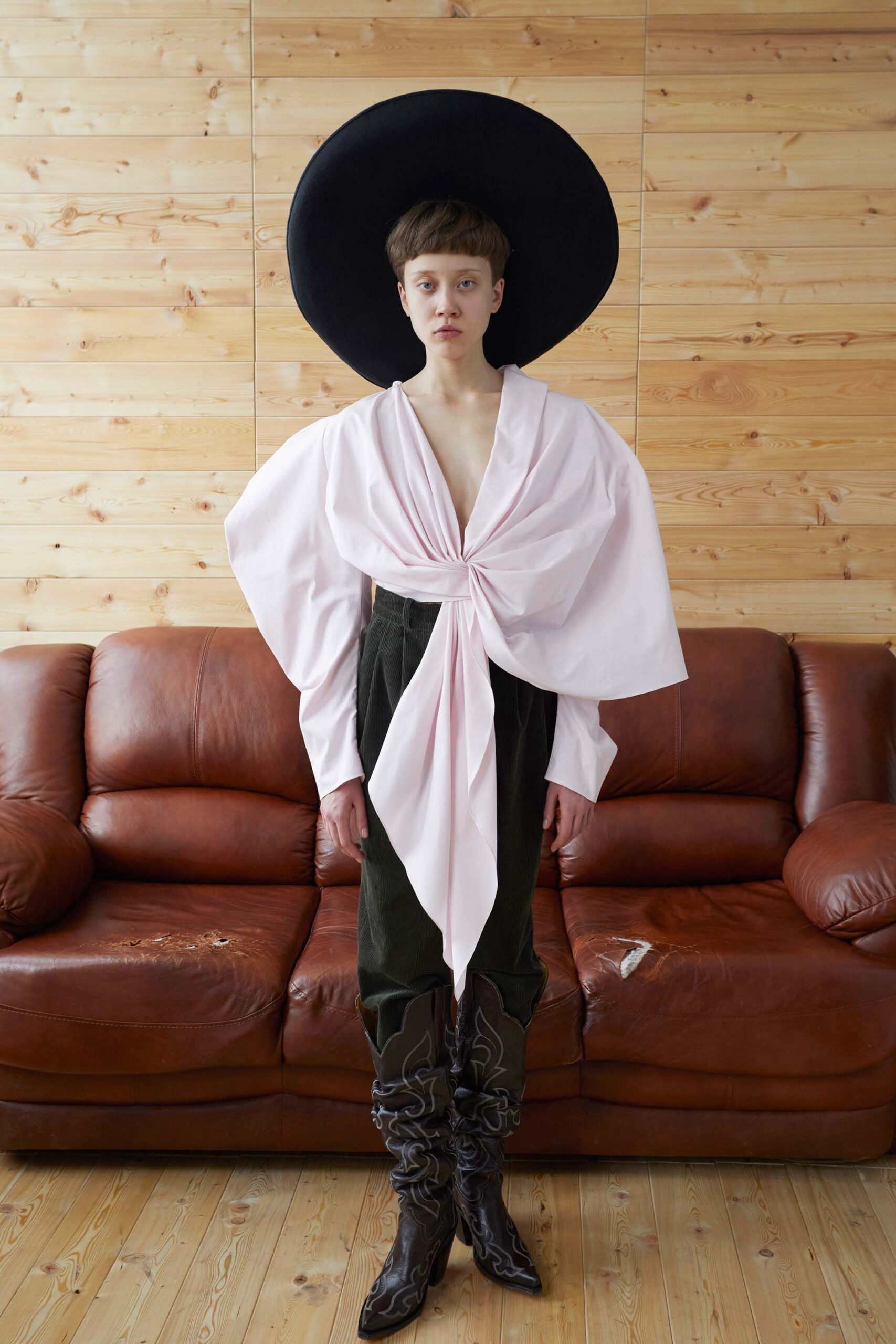A.W.A.K.E. MODE F/W 18 Look 915