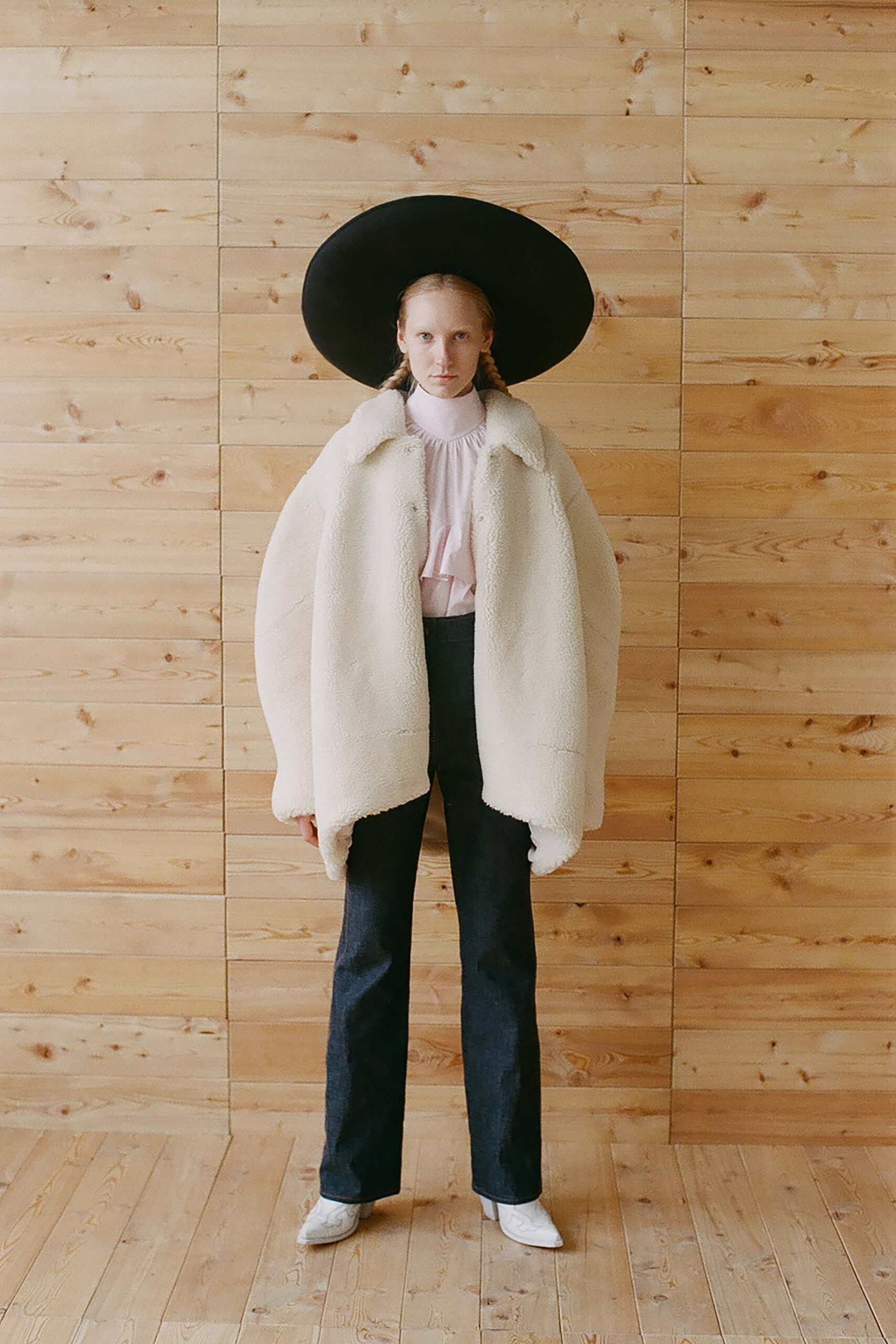 A.W.A.K.E. MODE F/W 18 Look 956