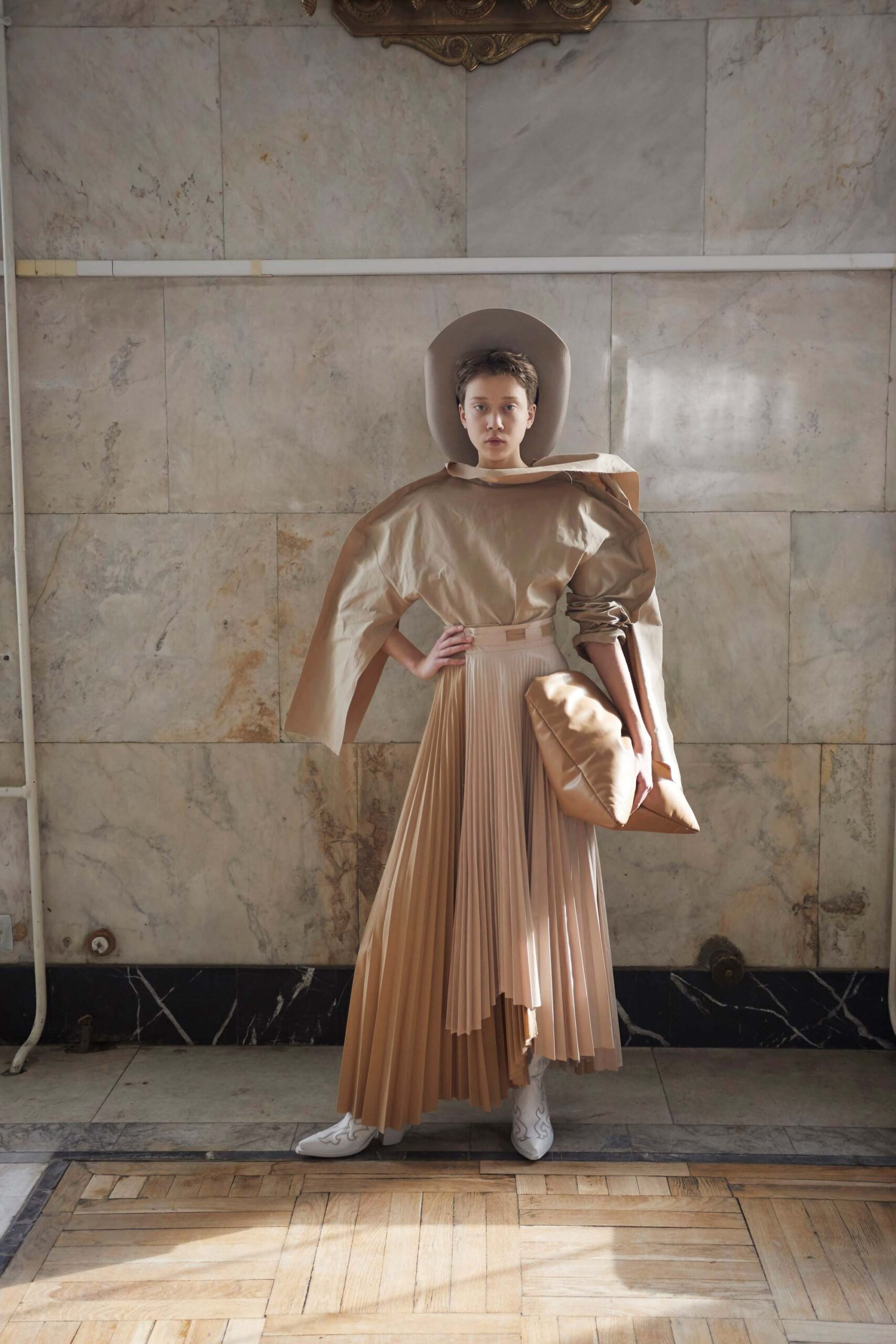 A.W.A.K.E. MODE F/W 18 Look 973