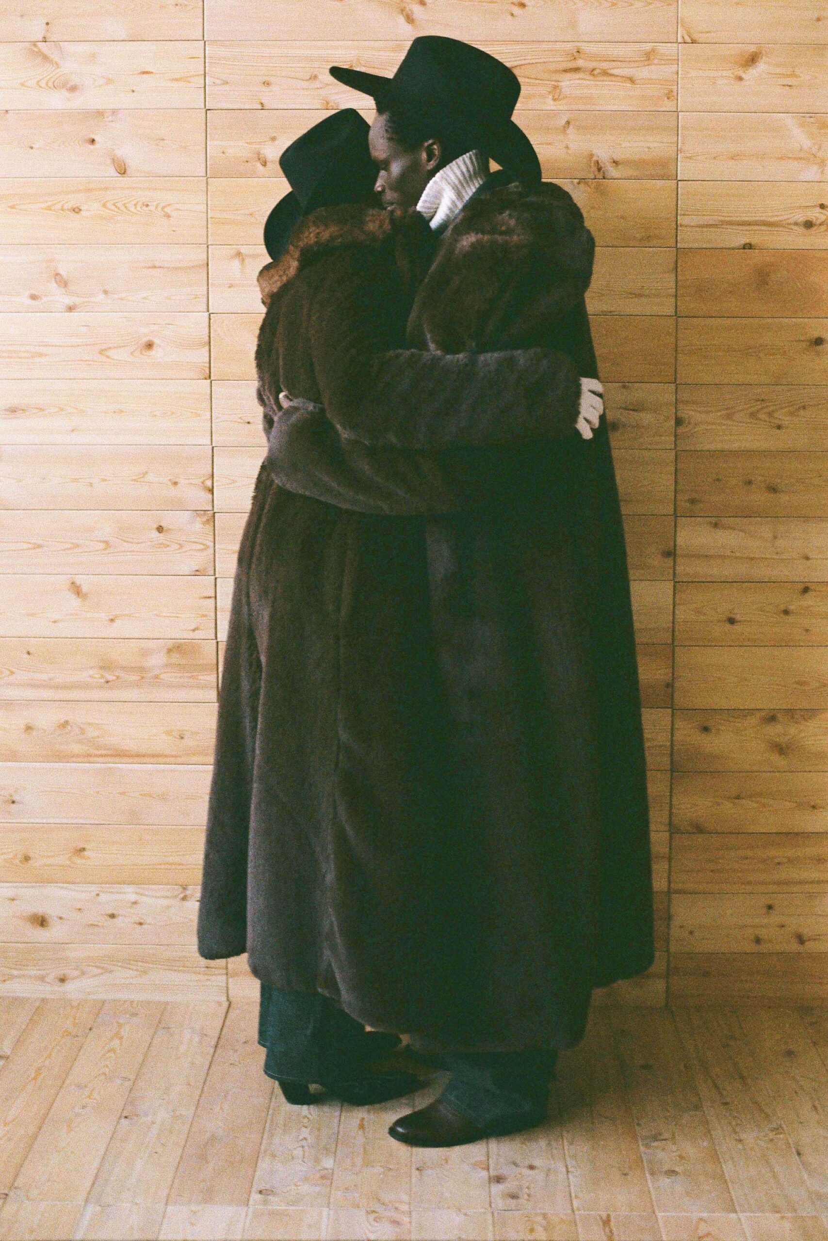A.W.A.K.E. MODE F/W 18 Look 982