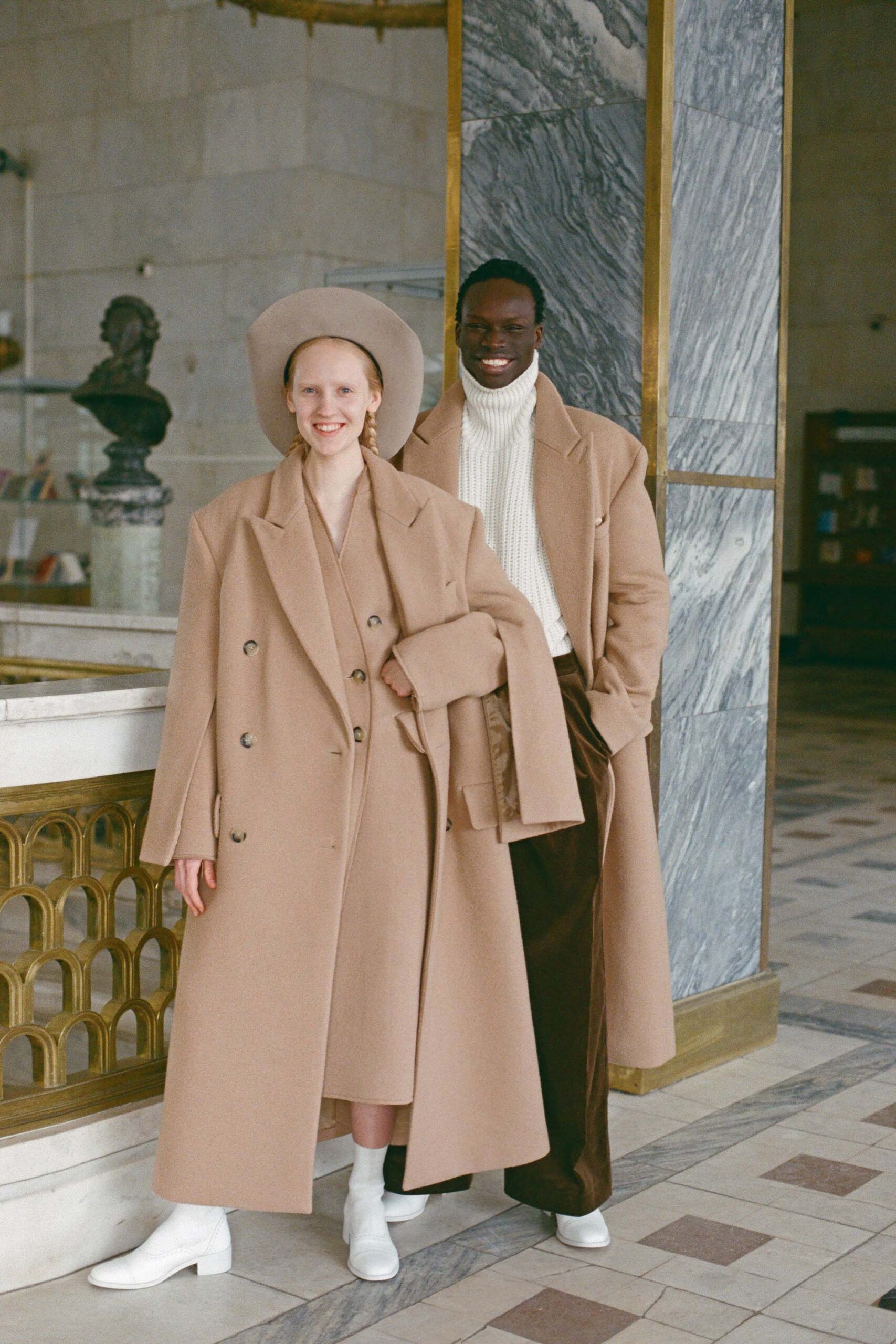 A.W.A.K.E. MODE F/W 18 Look 1000