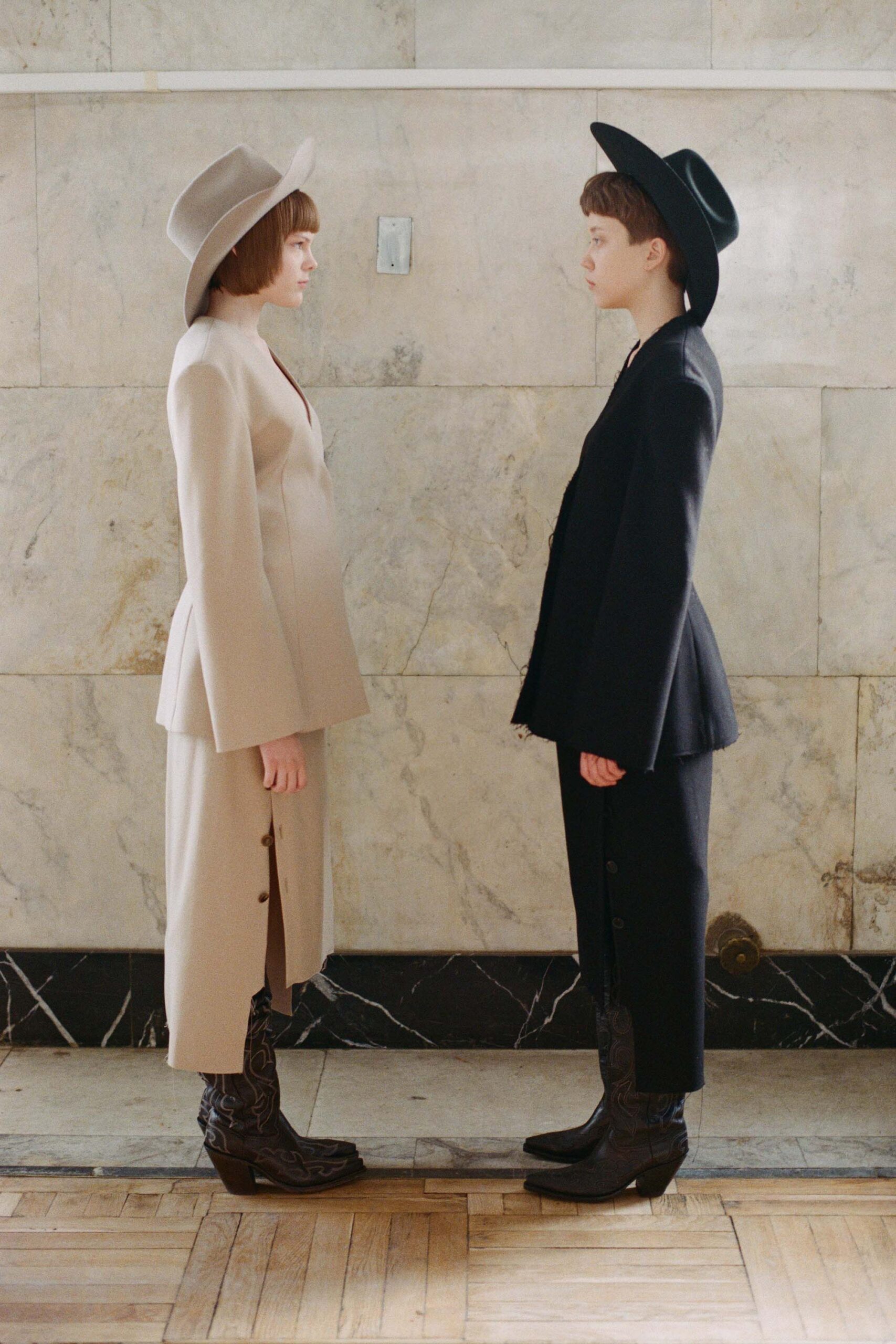 A.W.A.K.E. MODE F/W 18 Look 1015