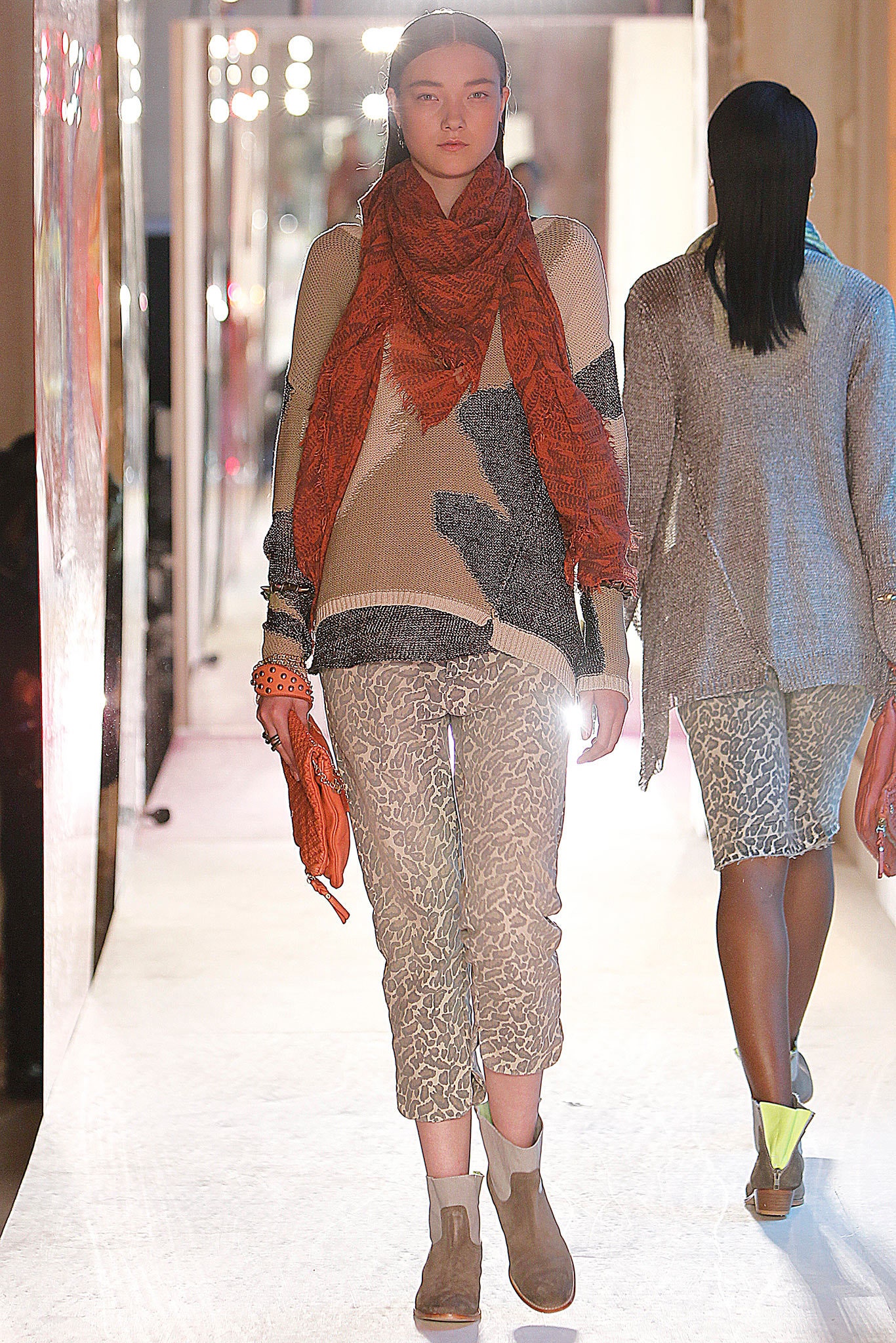 animal-print cropped pants