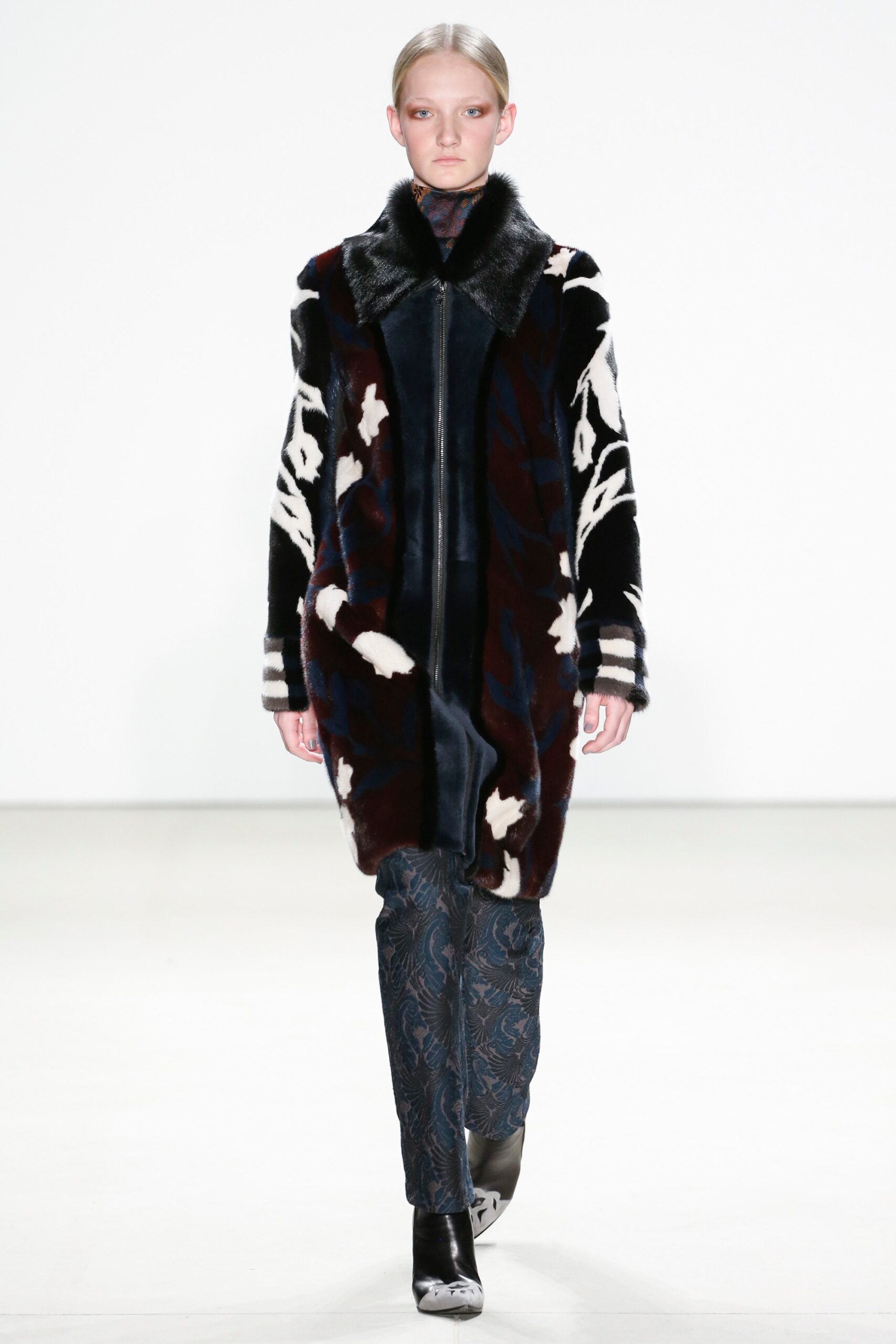 Yigal Azrouël F/W 16 Look 1