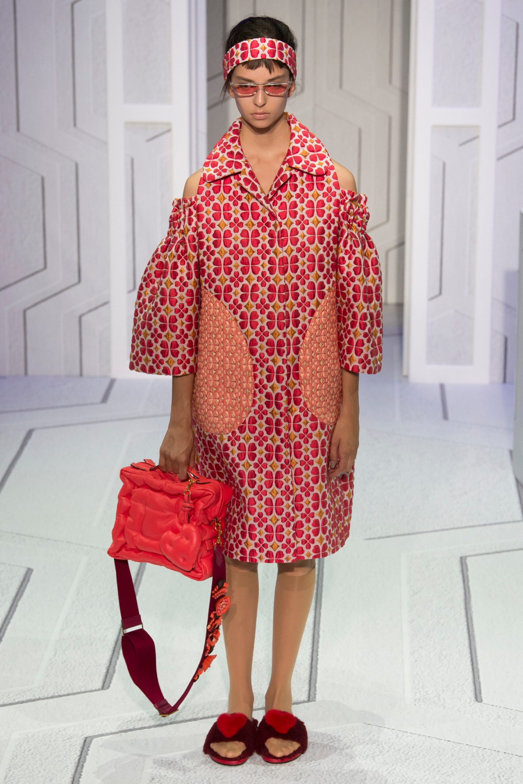 Anya Hindmarch S/S 18 Look 252