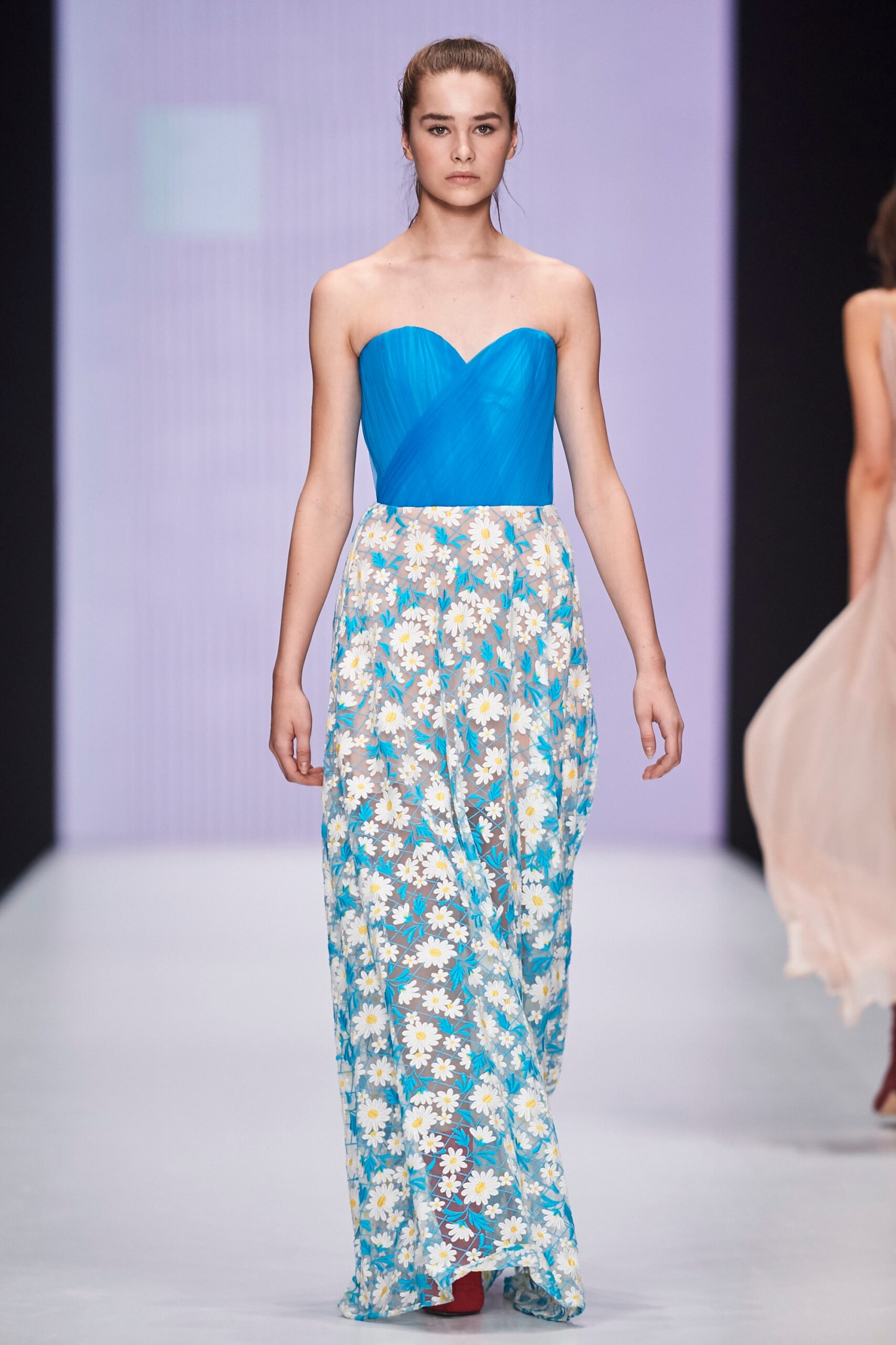 Yasya Minochkina Russia S/S 18 Look 17