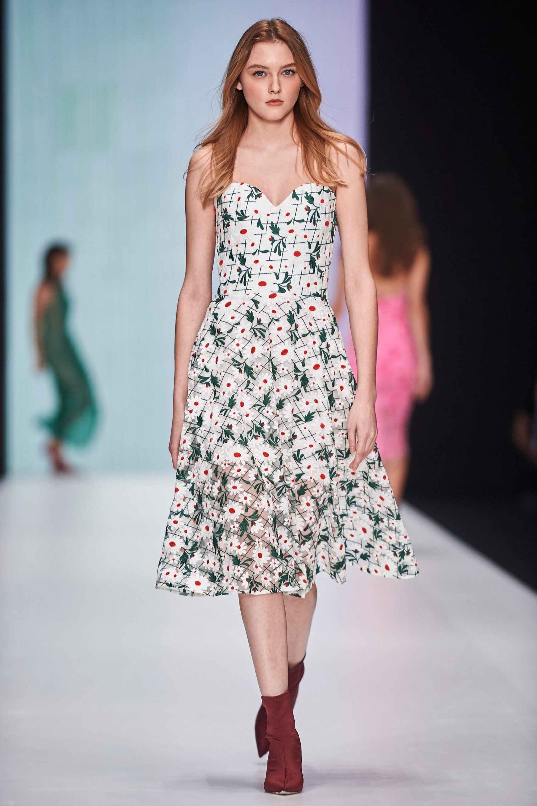 Yasya Minochkina Russia S/S 18 Look 22