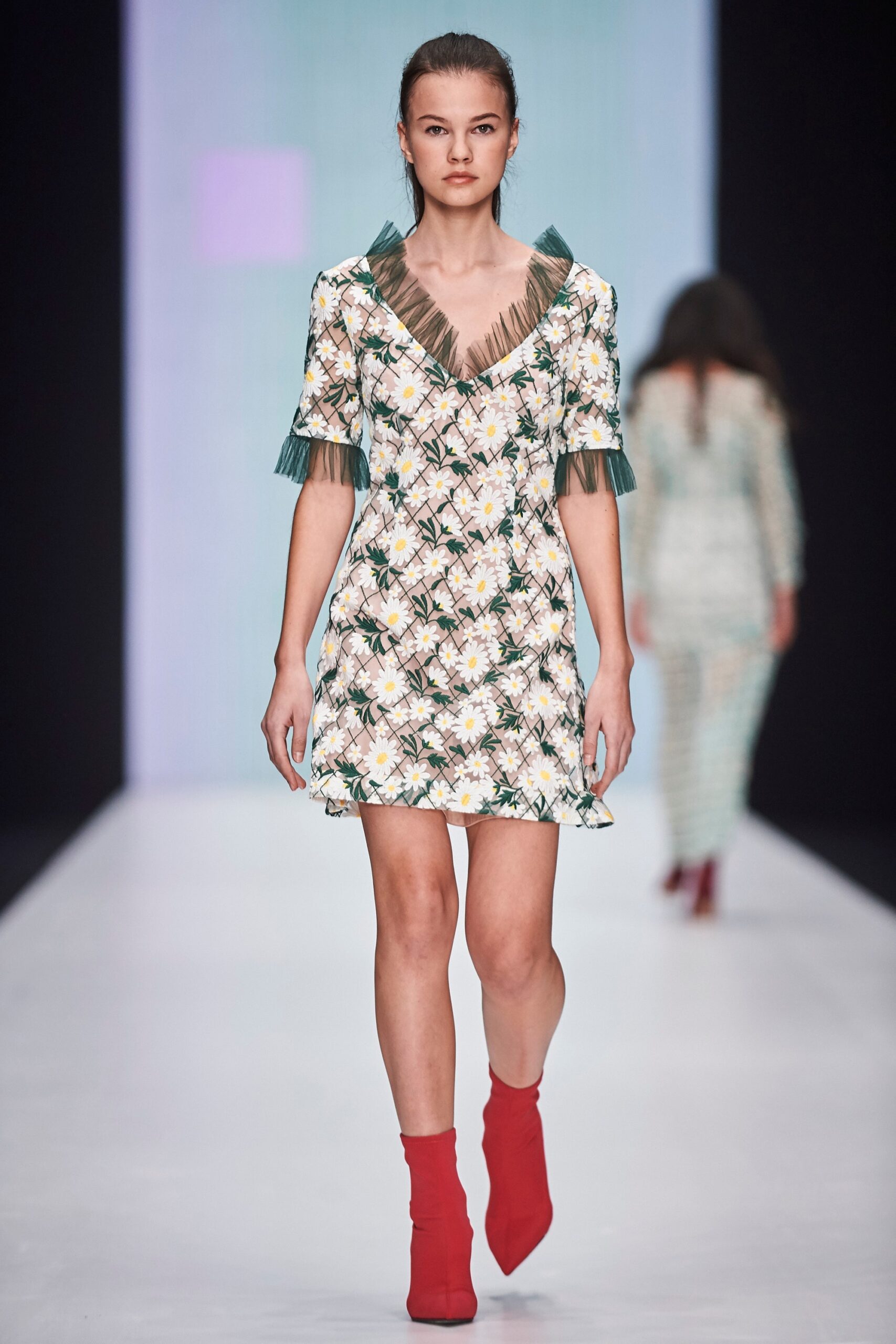 Yasya Minochkina Russia S/S 18 Look 28