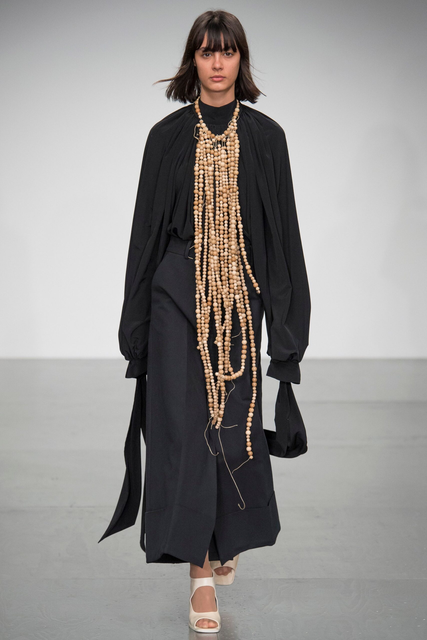 A.W.A.K.E. MODE S/S 18 Look 203