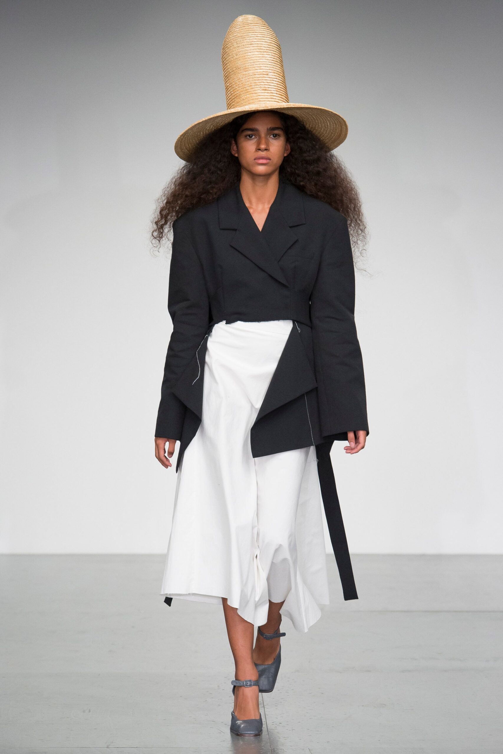 A.W.A.K.E. MODE S/S 18 Look 223