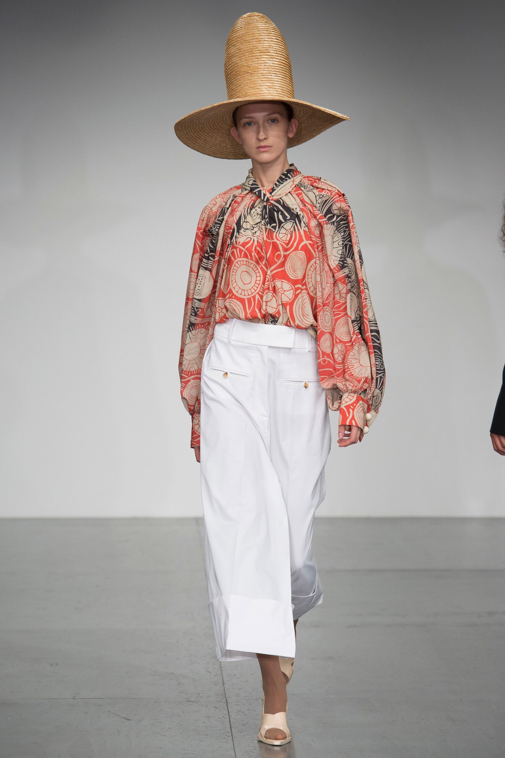 A.W.A.K.E. MODE S/S 18 Look 283