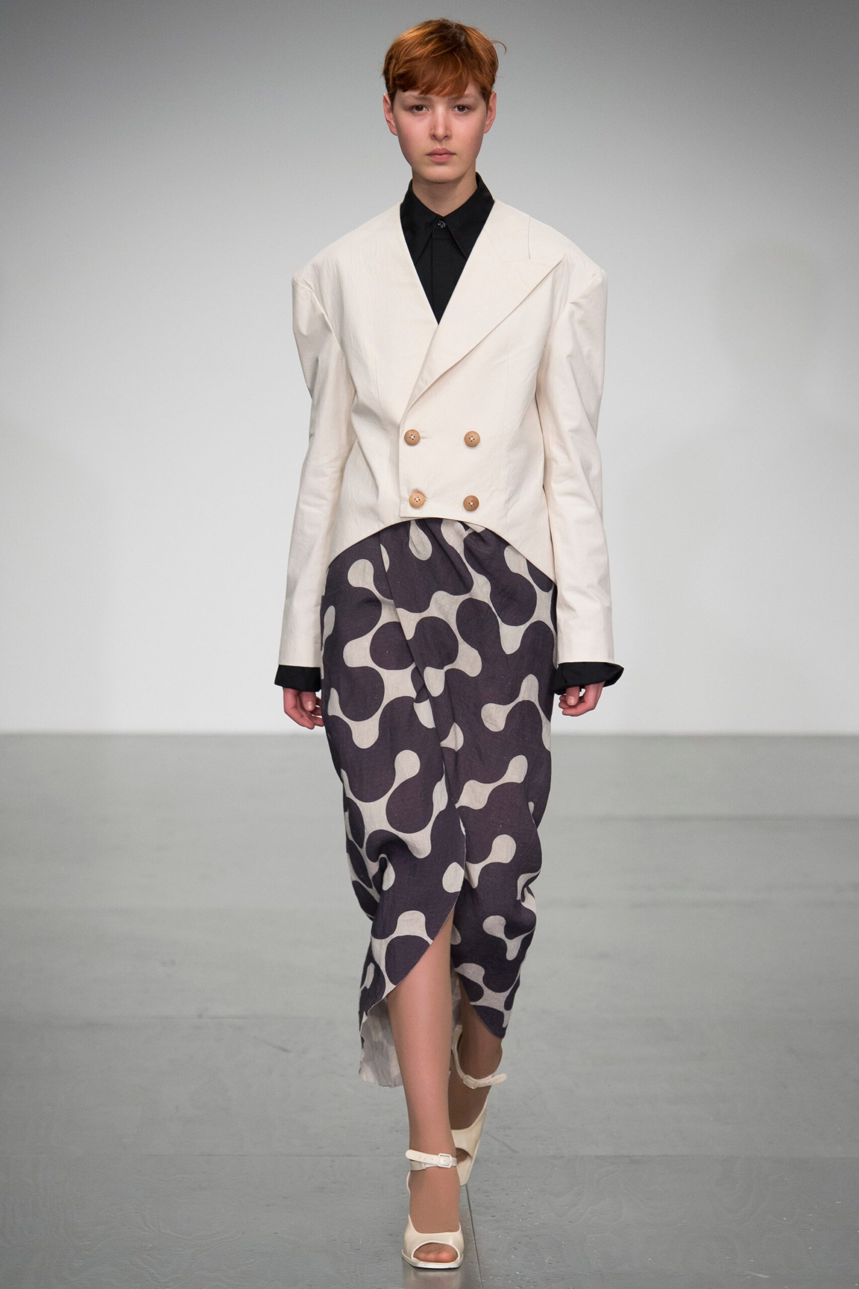 A.W.A.K.E. MODE S/S 18 Look 377
