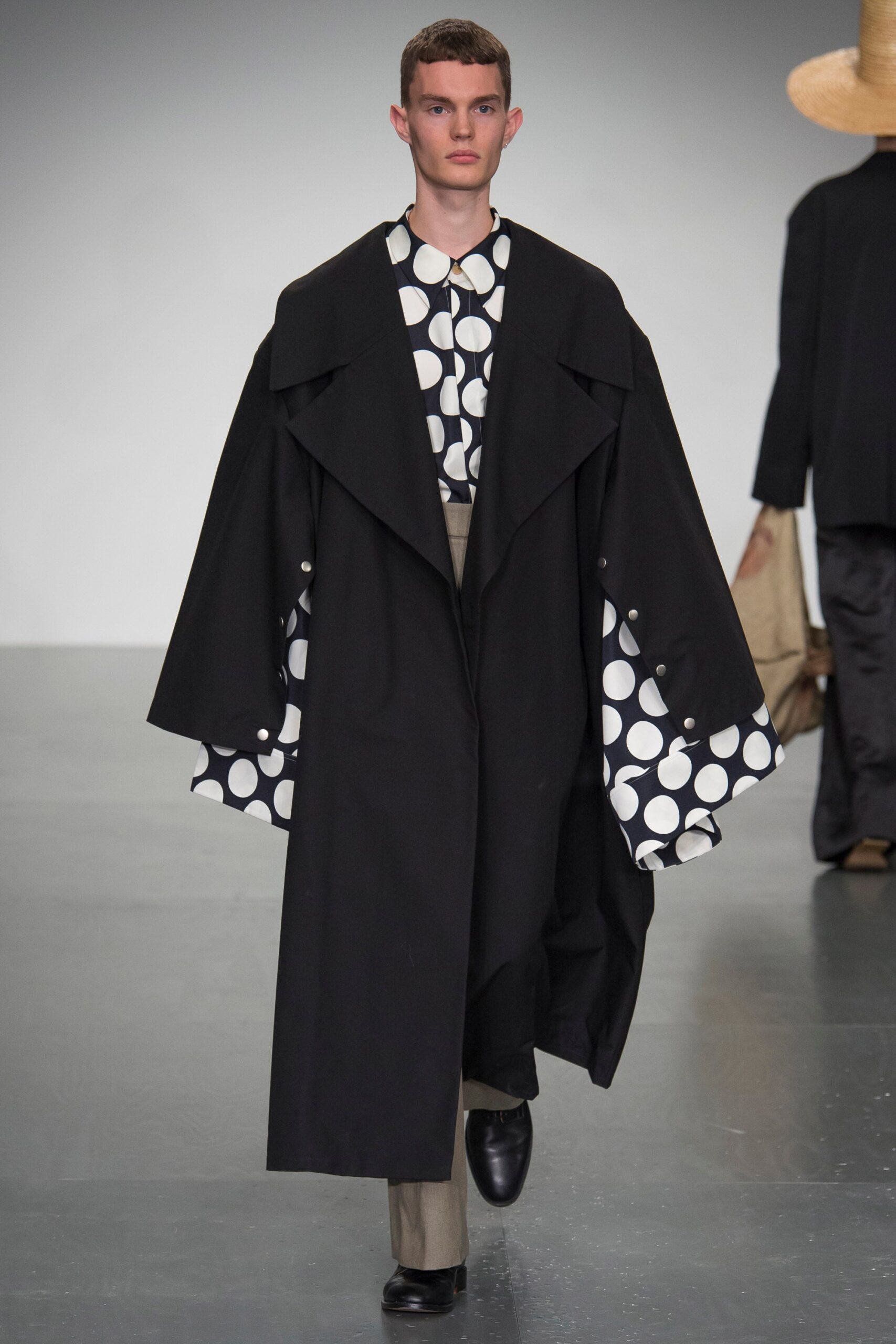 A.W.A.K.E. MODE S/S 18 Look 418