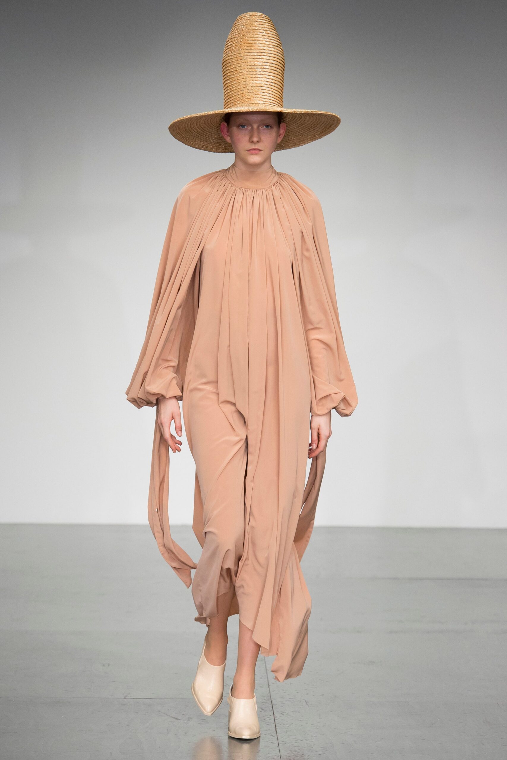A.W.A.K.E. MODE S/S 18 Look 561