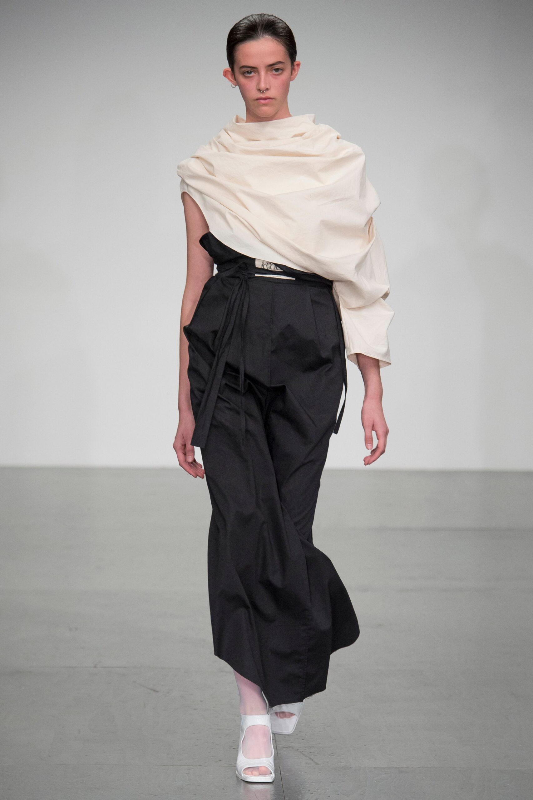 A.W.A.K.E. MODE S/S 18 Look 578